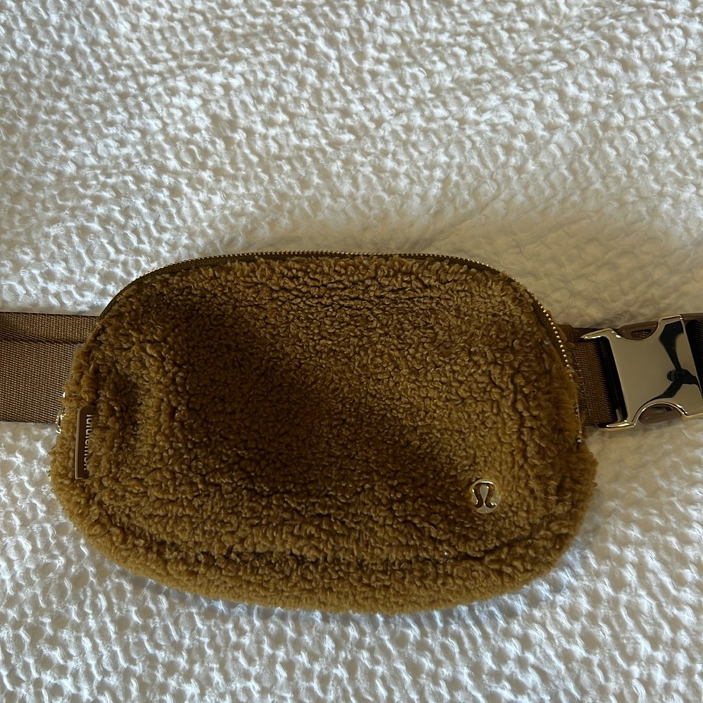 Lululemon Everywhere Belt Bag, Brown Sherpa, Like New!!!